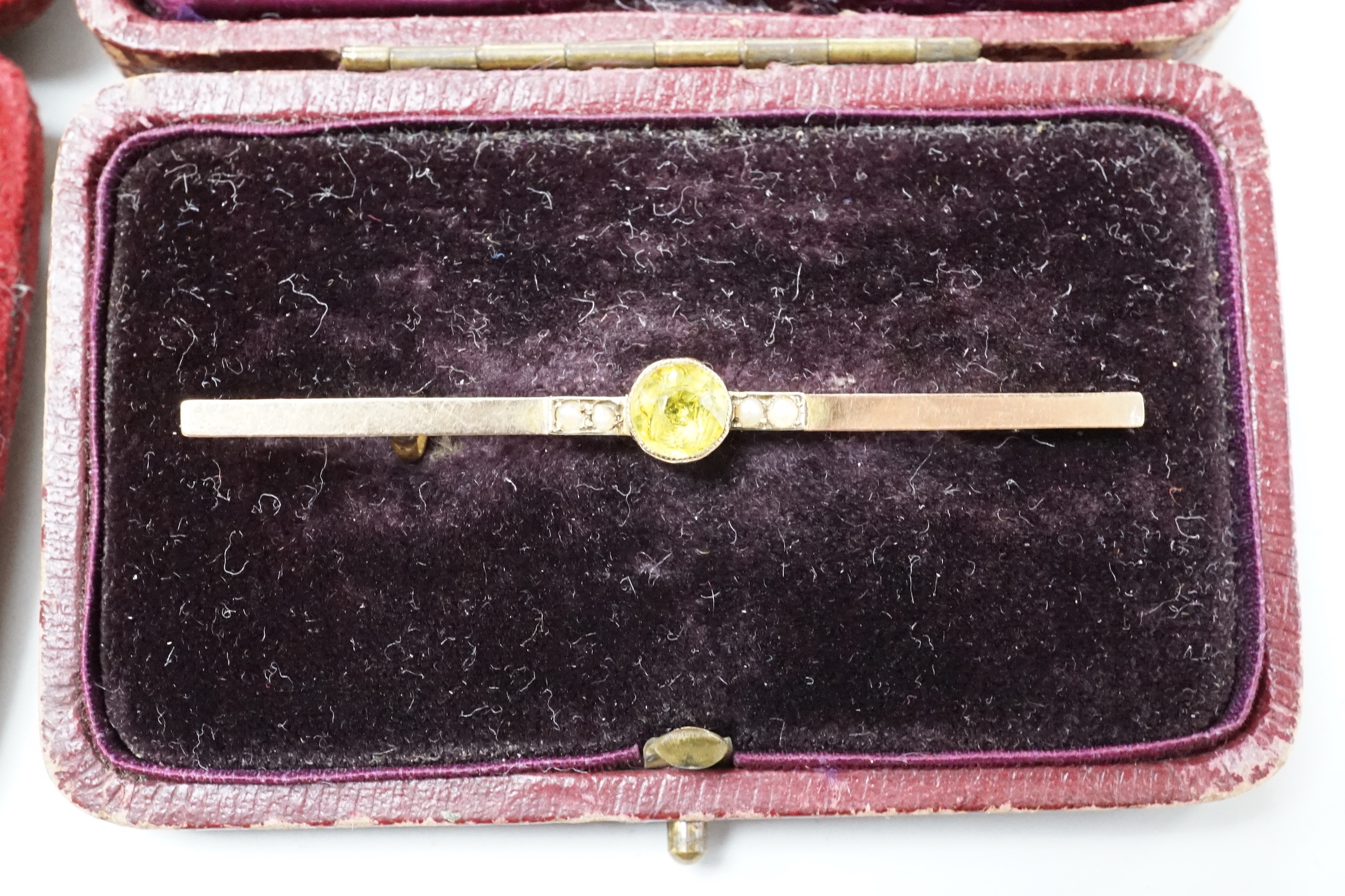 A 9ct, gem and Scottish hardstone set dirk brooch, 45mm and one other 9ct and gem set bar brooch, gross weight 4.5 grams.
